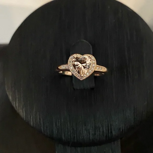 Rose Gold Heart Ring - Picture 4 of 5